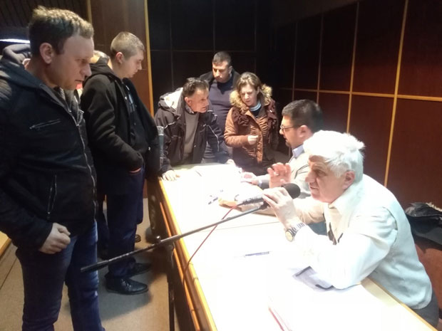 ЗАОСТАЛЕ ЗАРАДЕ: Због исплате и до Уставног суда